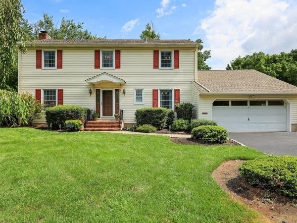 10 Canterbury Pl, Cranford, NJ 07016