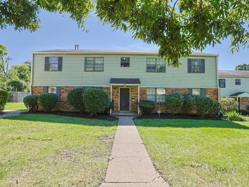 1937 Chaucer Drive, Unit A, Sycamore Township, OH 45237 Photo 2
