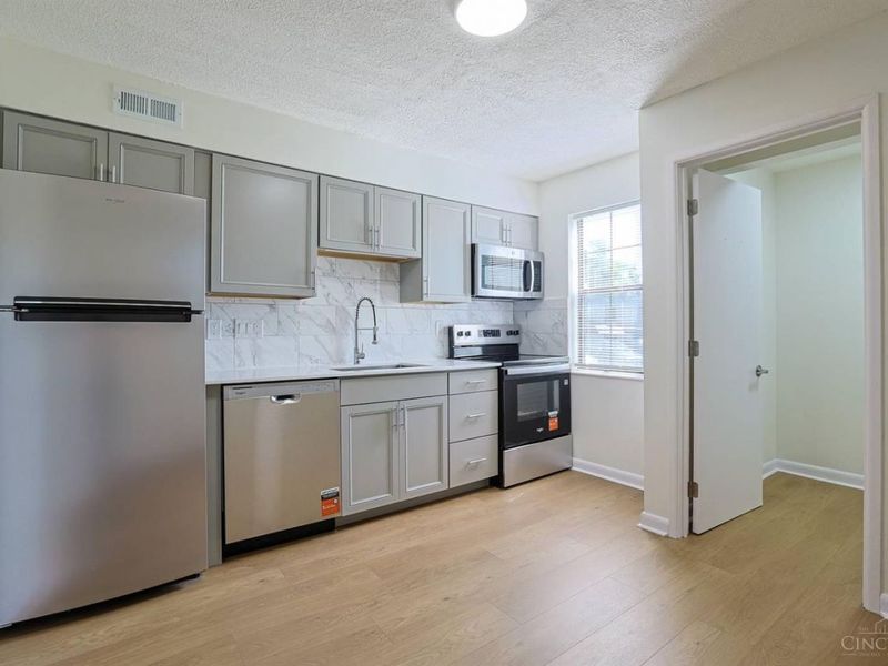 1937 Chaucer Drive, Unit A, Sycamore Township, OH 45237 Photo 8