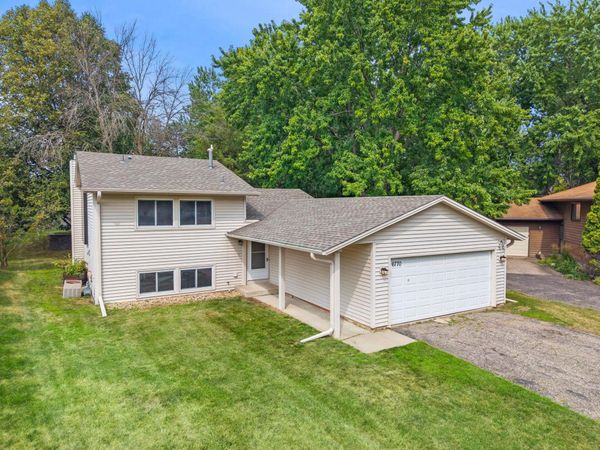 6770 Woodhill Trail, Eden Prairie, MN 55346