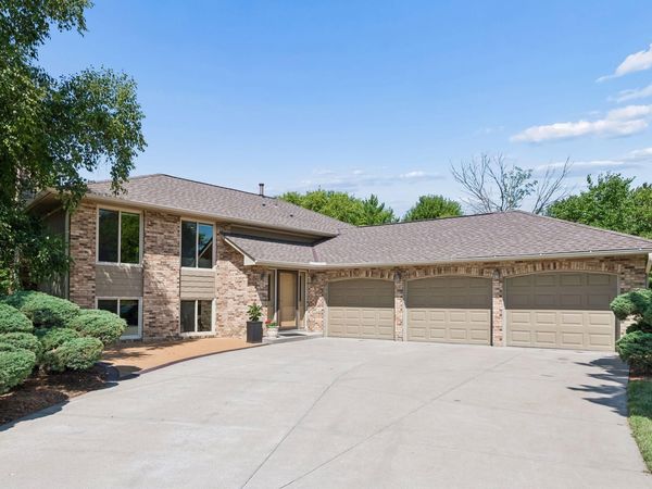 7011 Eagle Ridge, Eden Prairie, MN 55346