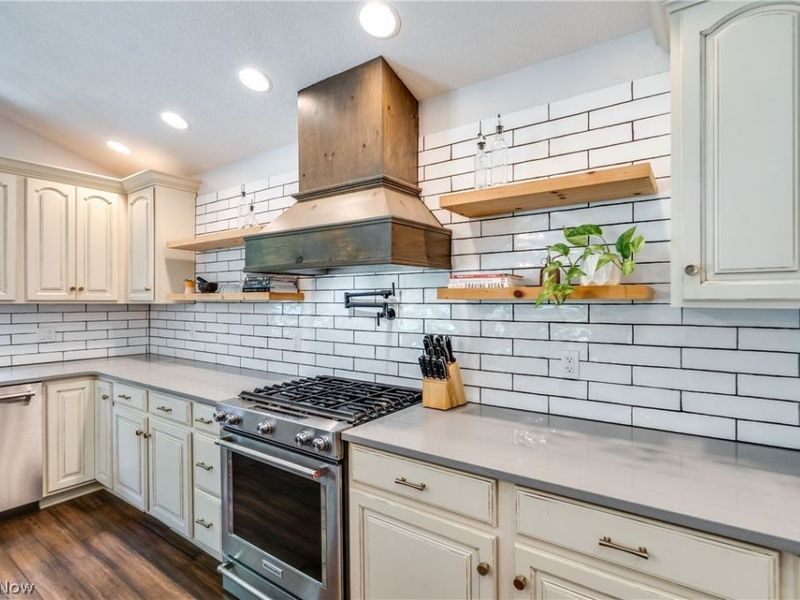 5560 East Boulevard NW, Canton, OH 44718 Photo 4