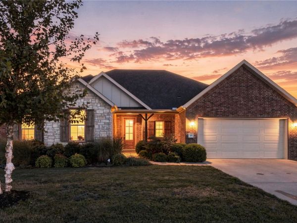 377 Penzo Avenue , Tontitown, AR 72762