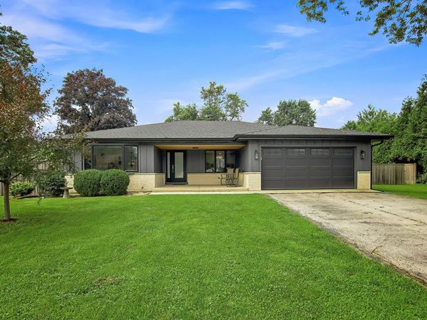 9S580 Clarendon Hills Road, Willowbrook, IL 60527