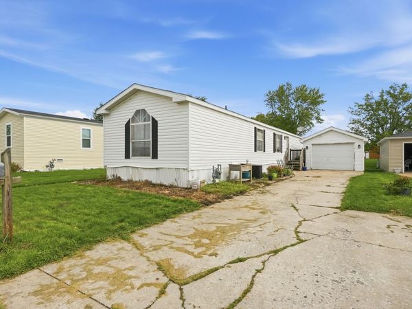 141 Flamingo Drive , Beecher, IL 60401