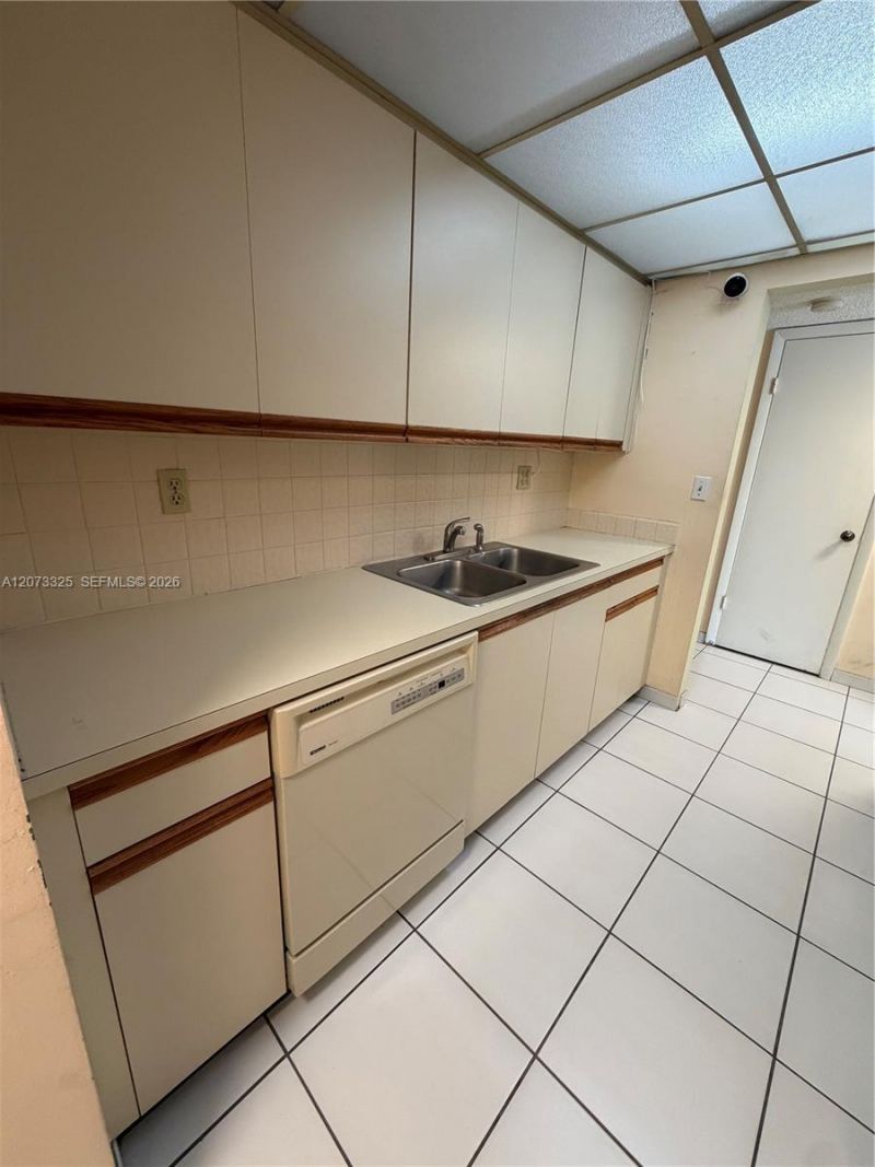 2457 Collins Ave , Unit 1405, Miami Beach, FL 33140 Photo
