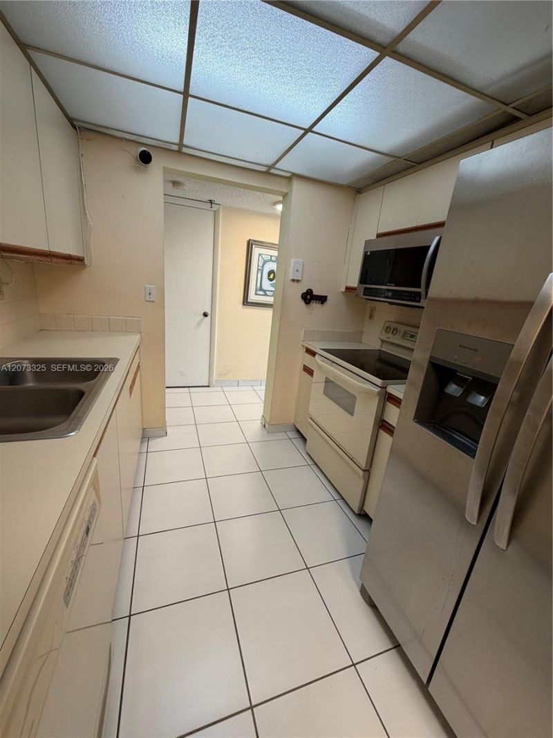 2457 Collins Ave , Unit 1405, Miami Beach, FL 33140 Photo