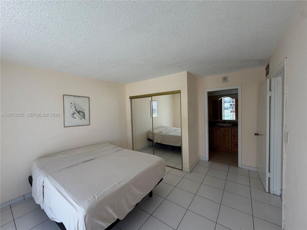 2457 Collins Ave , Unit 1405, Miami Beach, FL 33140 Photo