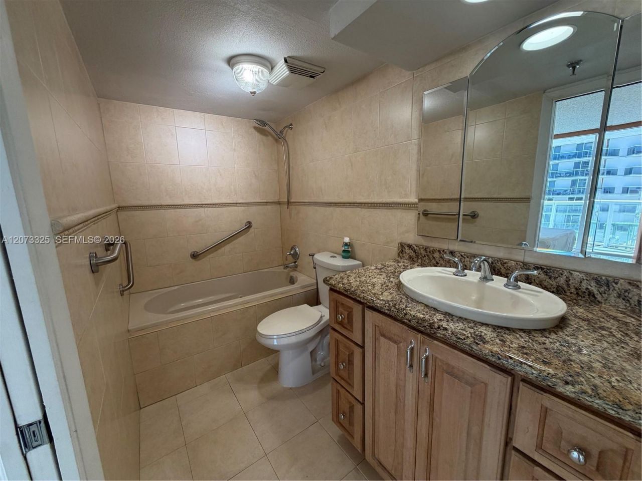 2457 Collins Ave , Unit 1405, Miami Beach, FL 33140 Photo