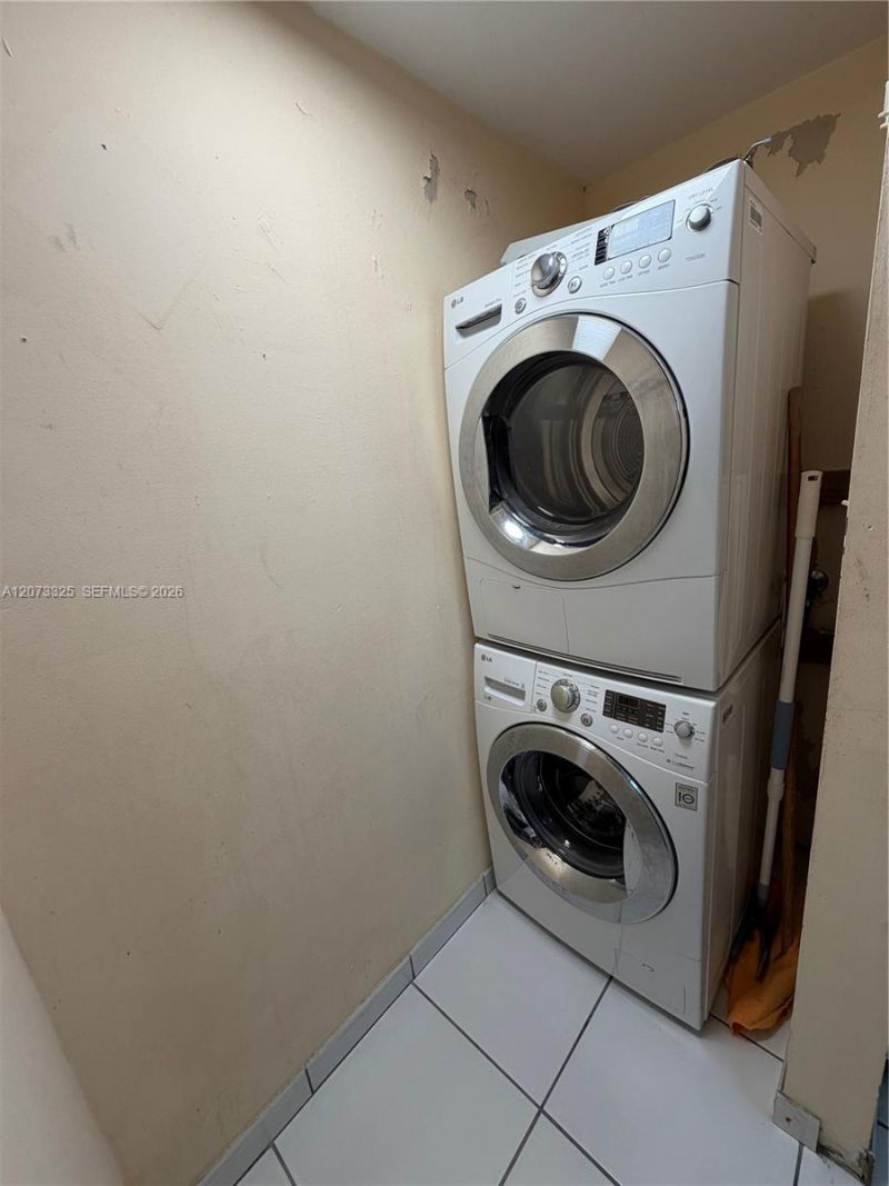 2457 Collins Ave , Unit 1405, Miami Beach, FL 33140 Photo