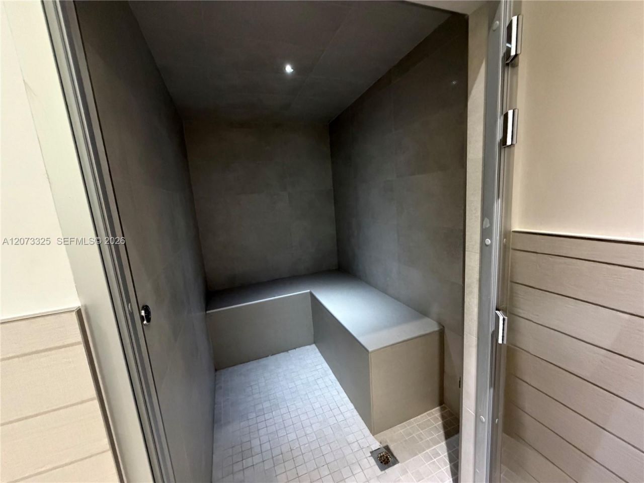 2457 Collins Ave , Unit 1405, Miami Beach, FL 33140 Photo