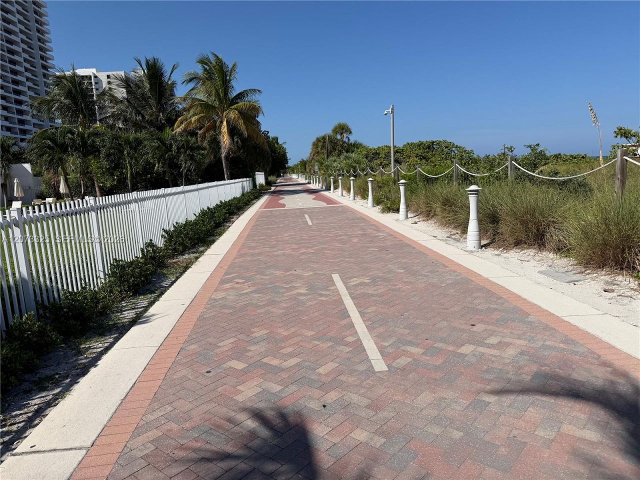 2457 Collins Ave , Unit 1405, Miami Beach, FL 33140 Photo