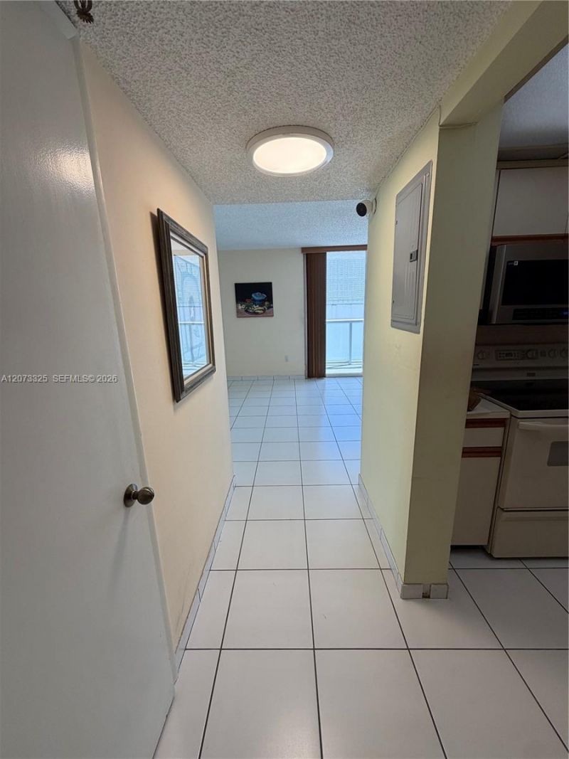 2457 Collins Ave , Unit 1405, Miami Beach, FL 33140 Photo