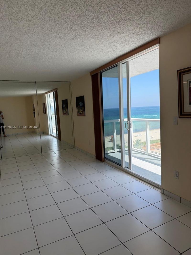 2457 Collins Ave , Unit 1405, Miami Beach, FL 33140 Photo