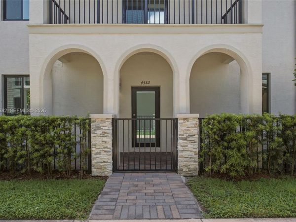 4532 NW 83 PSGE , Doral, FL 33166