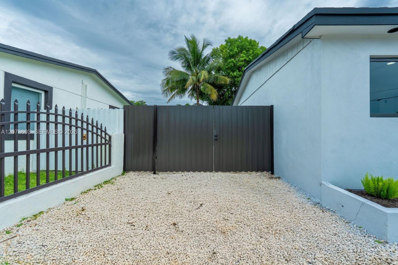 1301 NW 176th Ter , Miami Gardens, FL 33169 Photo
