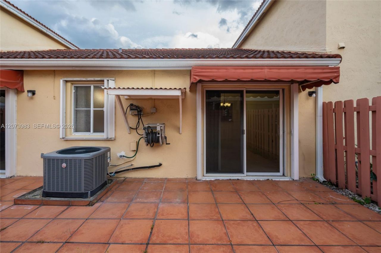 330 NW 114th Ave , Unit 7-105, Sweetwater, FL 33172 Photo