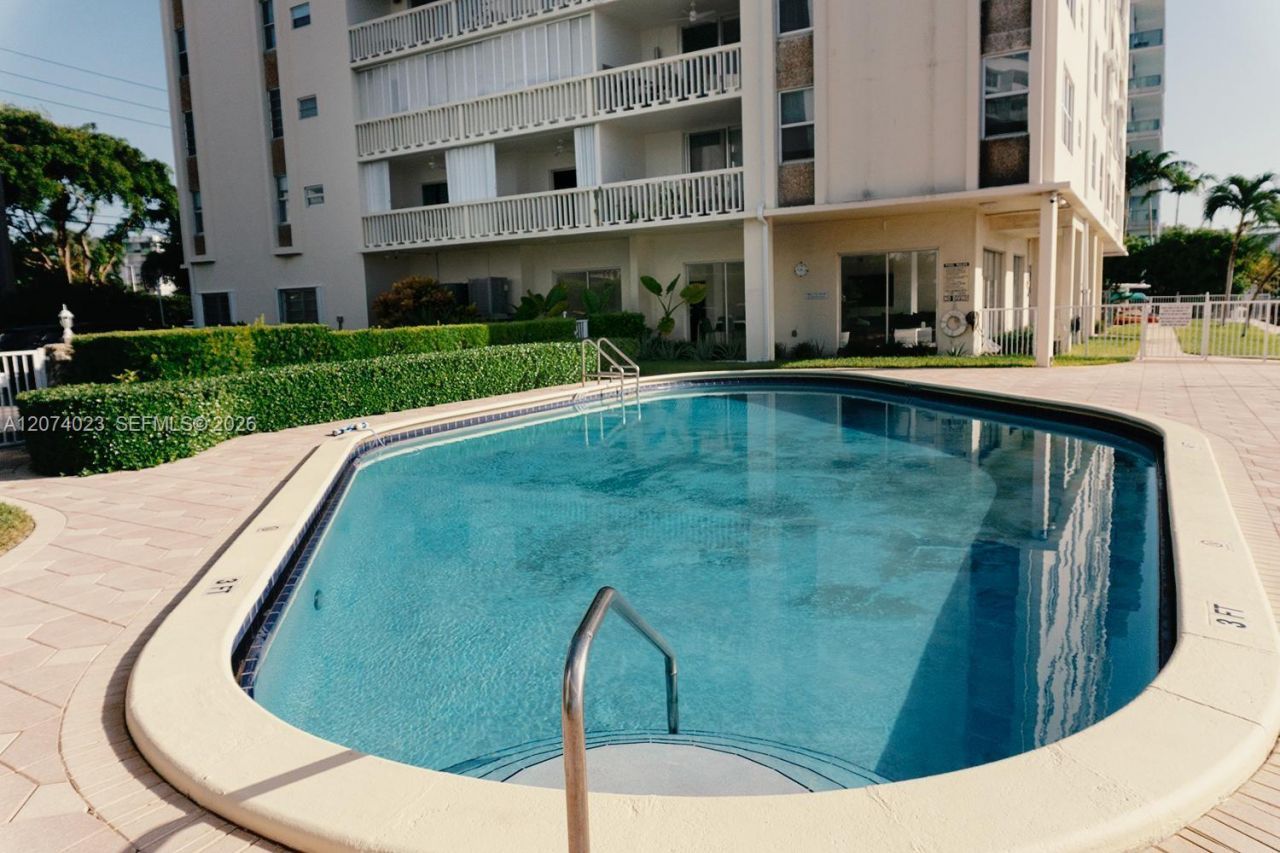 9111 E Bay Harbor Dr, Unit 5B, Bay Harbor Islands, FL 33154 Photo