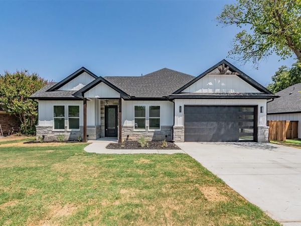305 Hobbs Avenue, Boyd, TX 76023