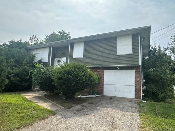 110 Nathalie Avenue , Amityville, NY 11701