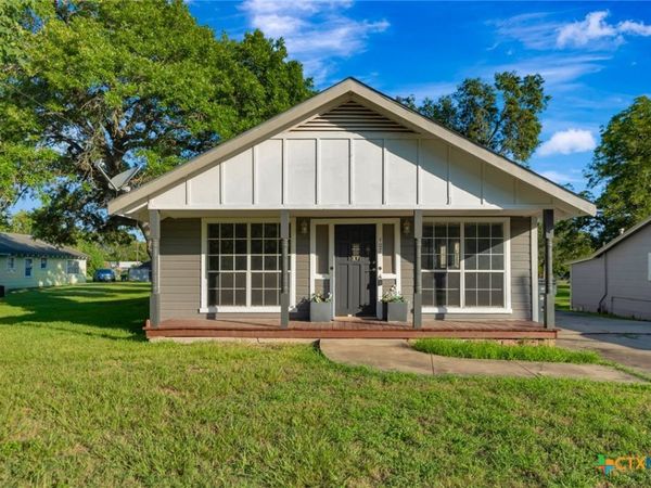 407 Bois D Arc Street , Edna, TX 77957
