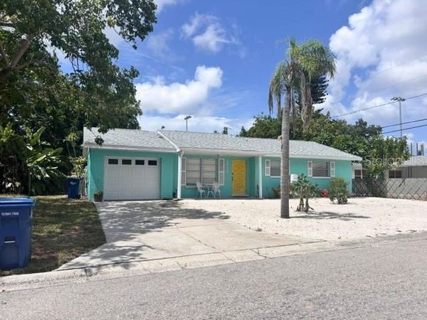 8218 43RD AVENUE W, BRADENTON, FL 34209