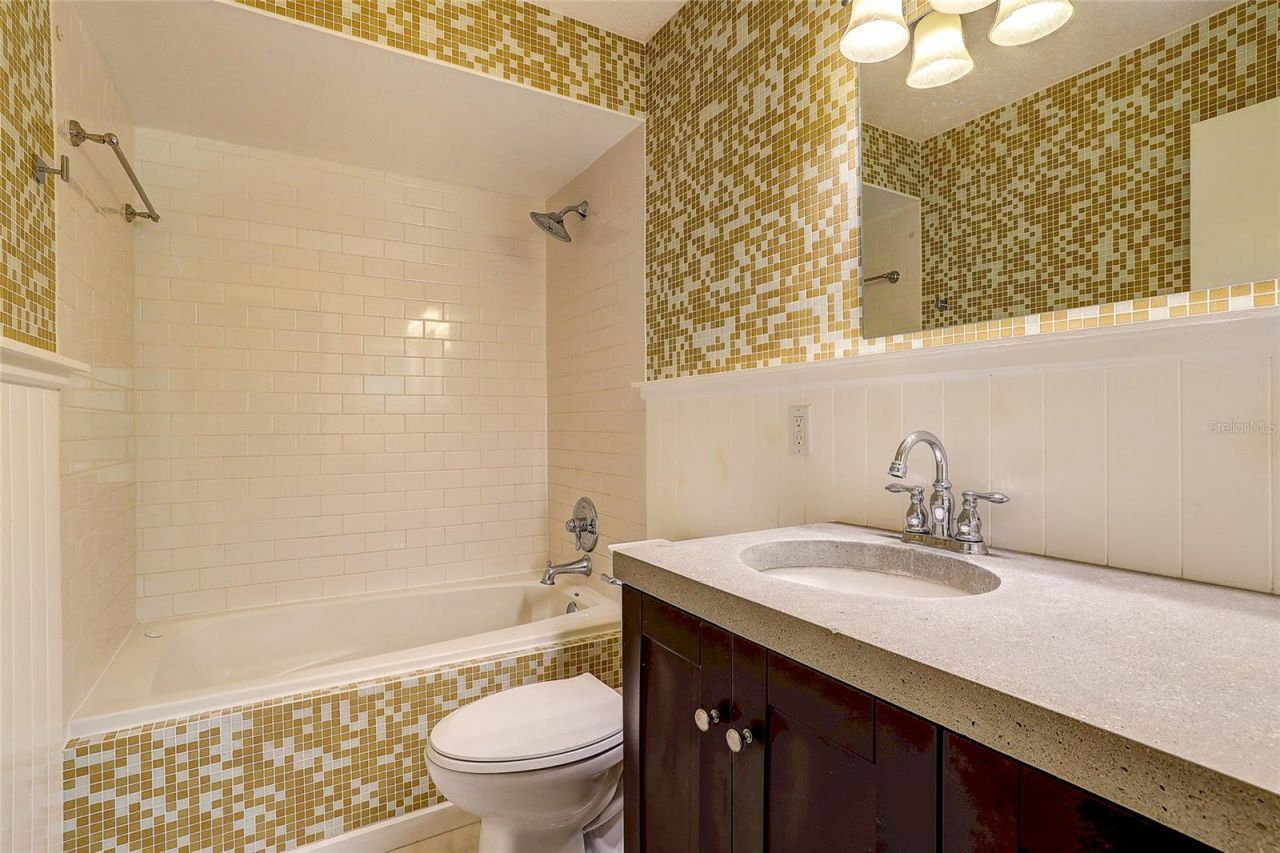 4625 Summerwind Drive , Unit 13, Sarasota, FL 34234 Photo