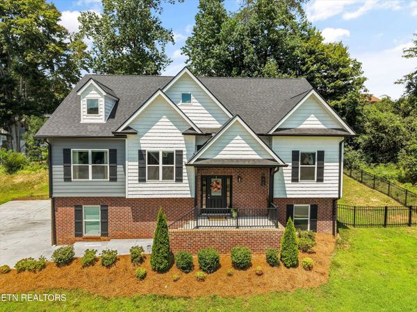 117 Crossroads Blvd, Oak Ridge, TN 37830