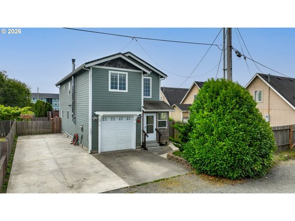 861 K AVE, Seaside, OR 97138