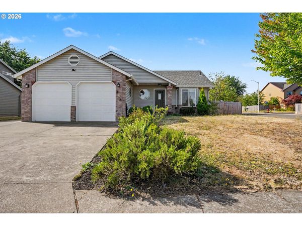 221 W LINCOLN ST, Carlton, OR 97111