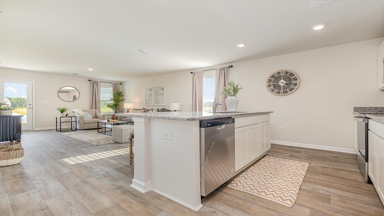 1013 Refuge Way Photo 4