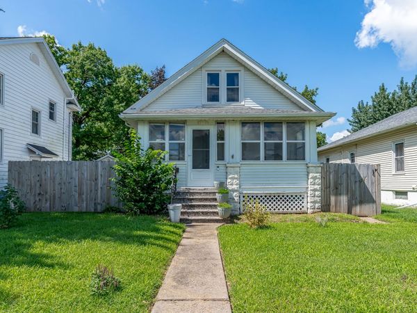 2712 Carey Avenue , Davenport, IA 52803