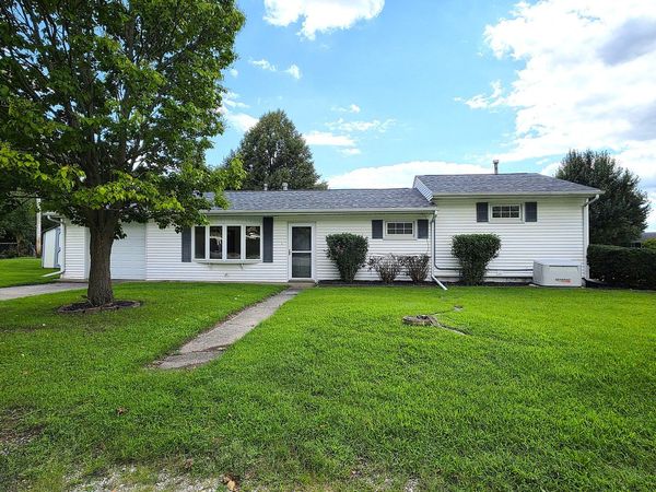 208 E 8th Avenue , Colona, IL 61241