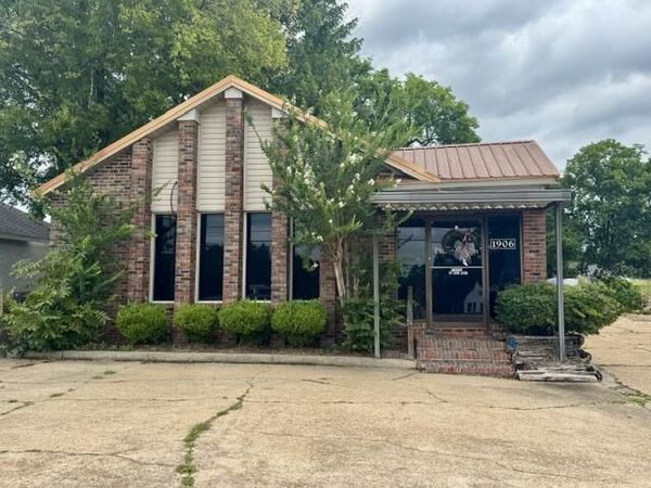 1906 W Main St., Tupelo, MS 38801