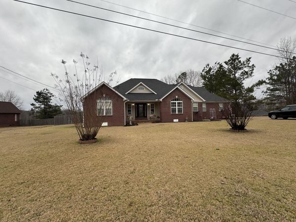 897 Ridgewood Dr., Baldwyn, MS 38824