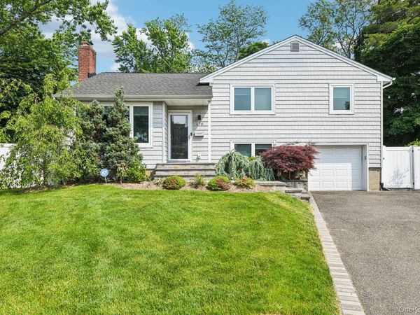 176 Willis Court , Wantagh, NY 11793