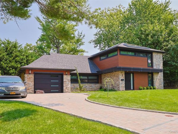 5 Market Lane , Great Neck, NY 11020