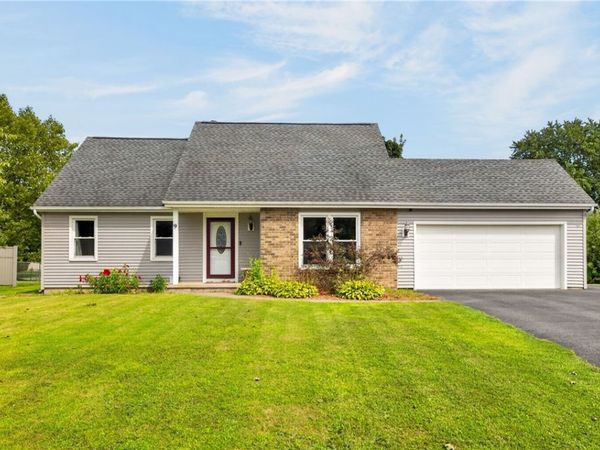 9 Newcomb Drive , Hilton, NY 14468