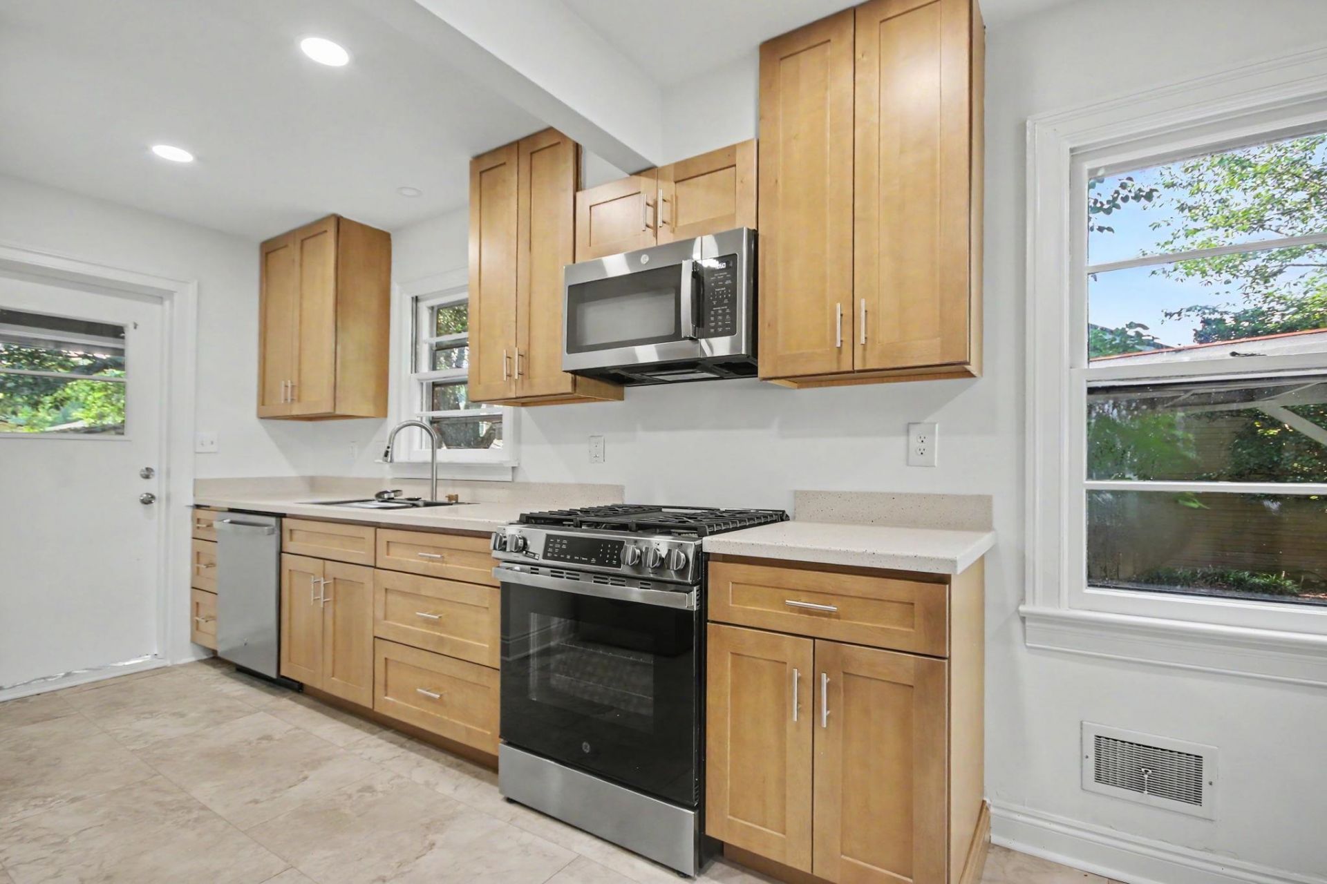 1916 Calhoun Dr. Photo 14