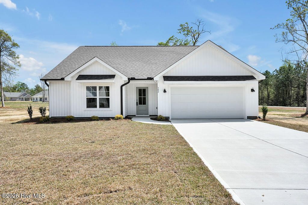 105 Eddie Drive, Burgaw, NC 28425 Main Photo
