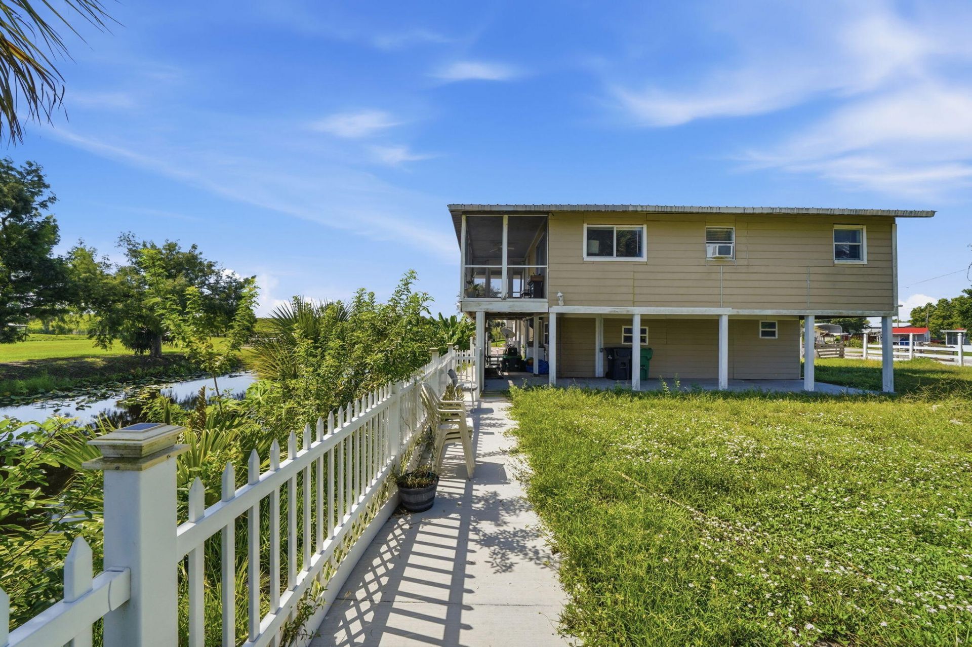 1041 Pine Way Ne, Okeechobee, FL 34974 Photo