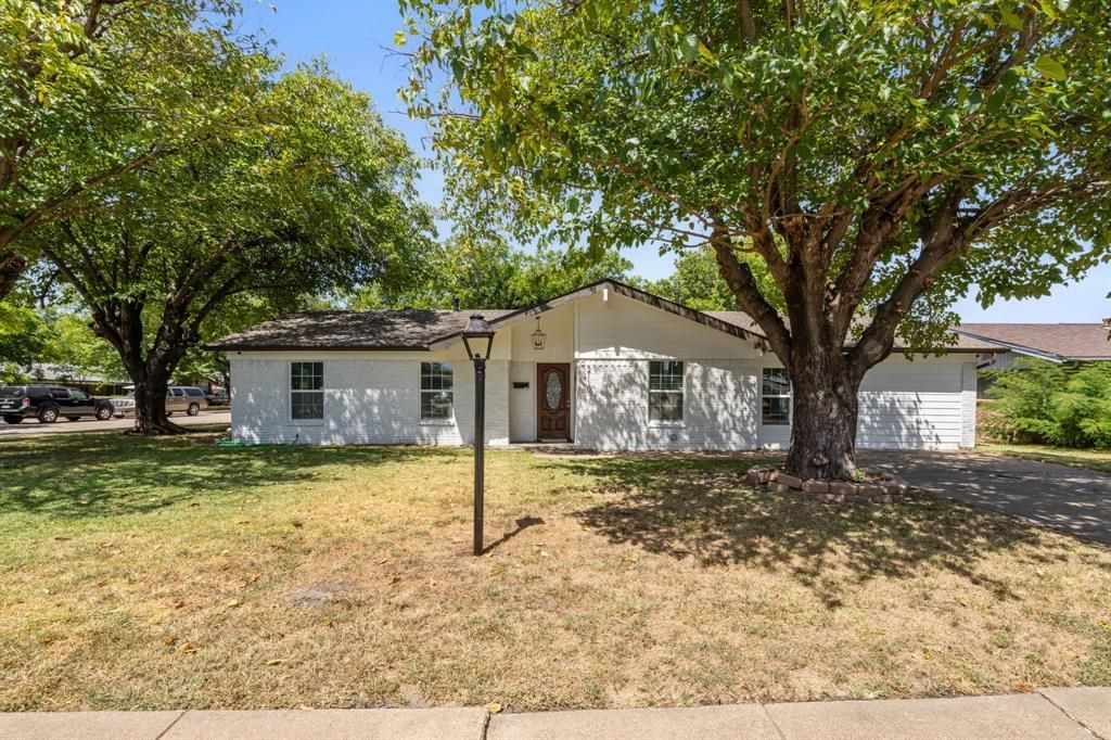 2110 Tompkins Drive, Grand Prairie, TX 75051 Main Photo