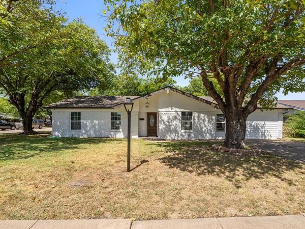 2110 Tompkins Drive, Grand Prairie, TX 75051