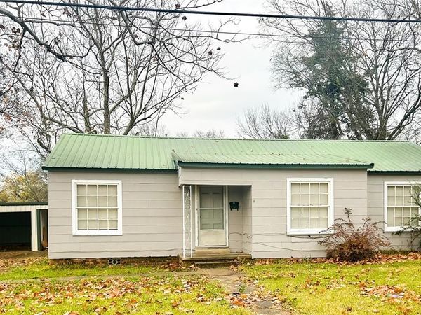 1701 W Main , Clarksville, TX 75426