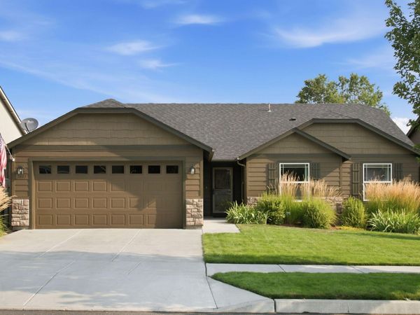 2447 NW Greenwood Avenue, Redmond, OR 97756