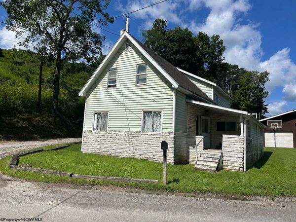 1213 Plum Run Road, Mannington, WV 26582