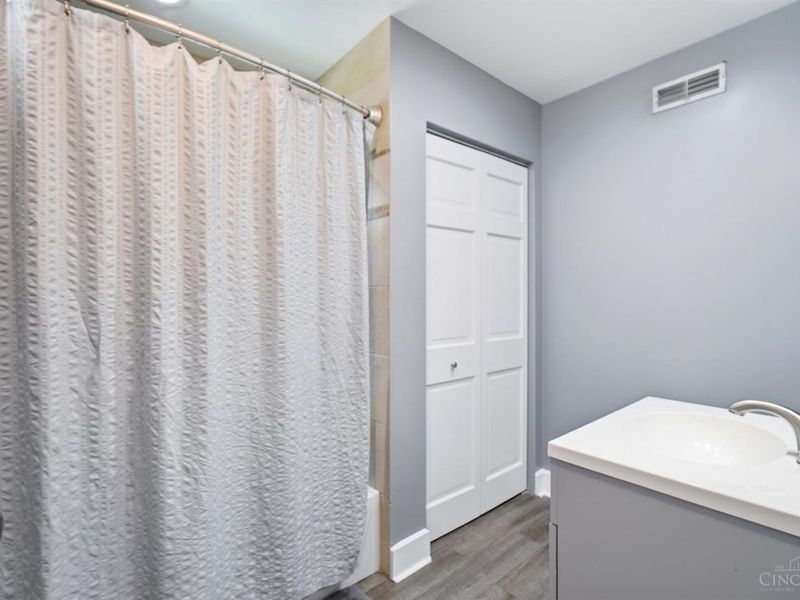 910 Springfield Pike, Wyoming, OH 45215 Photo 21