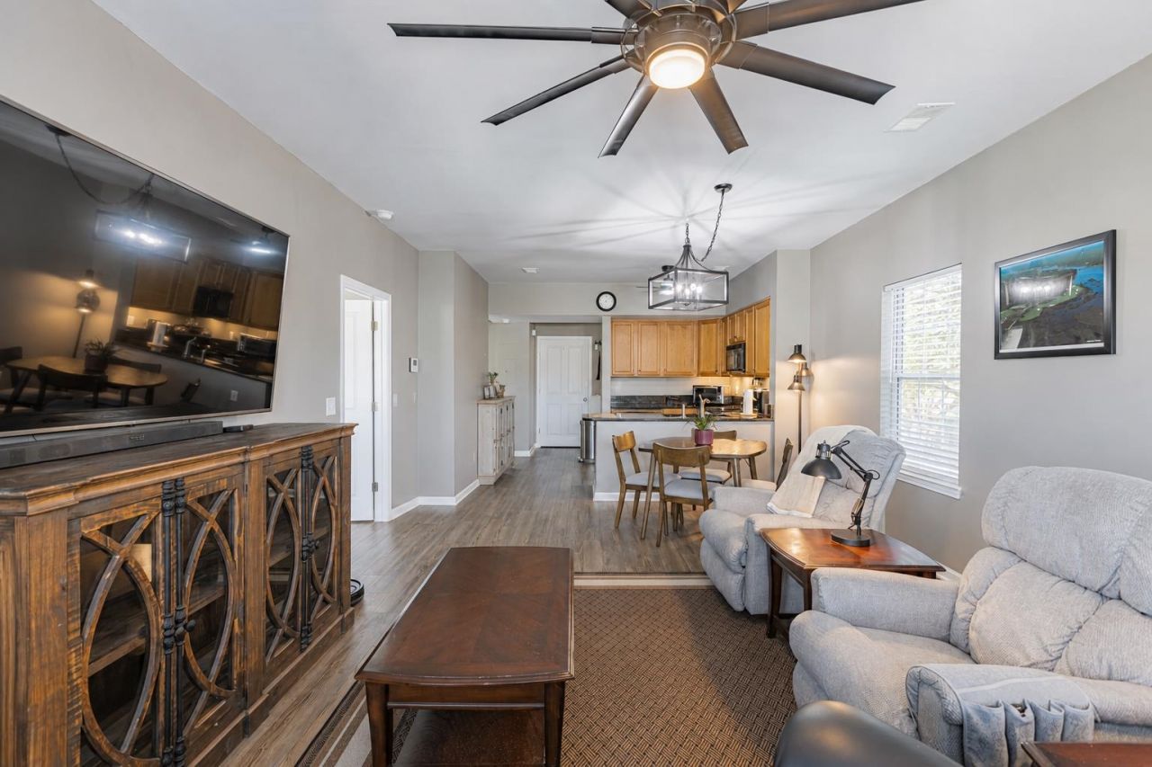 4585 Girvan Dr.  Photo 10