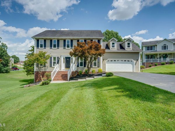 12 Spring Knoll Court, Johnson City, TN 37601
