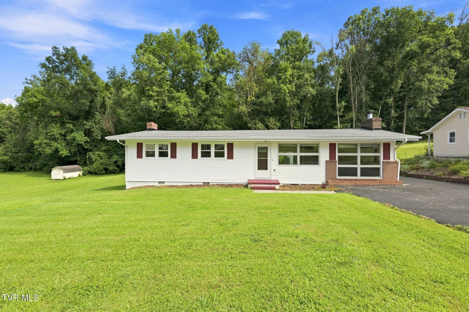 273 Deerfield Drive, Bristol, TN 37620 Main Photo